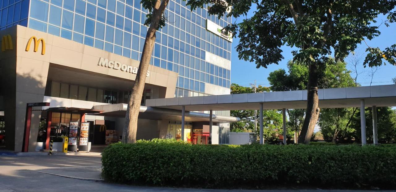 Апарт отель Mactan Newtown With Sun Set And Garden View Себу Экстерьер фото